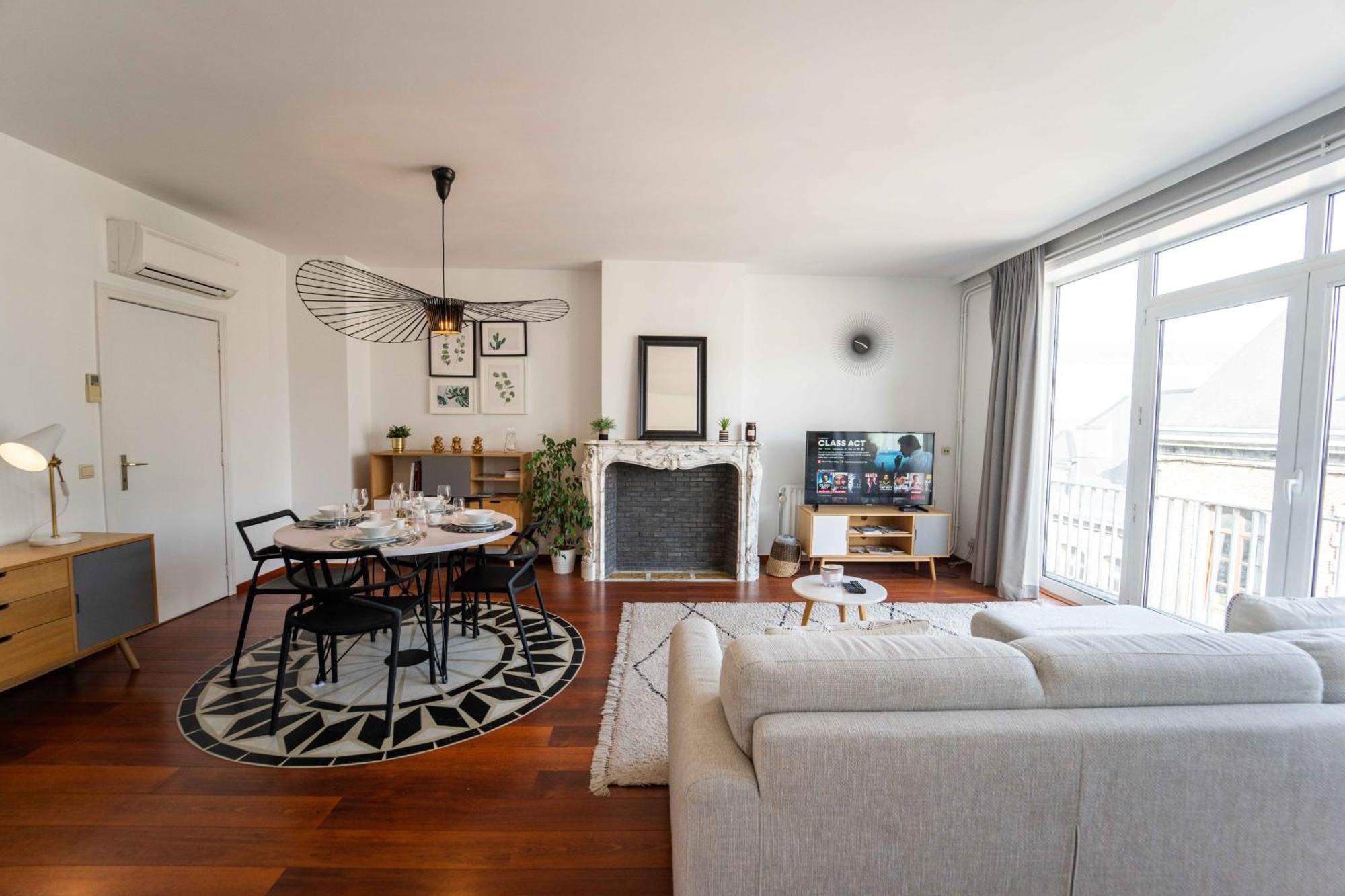 דירות Luxury Apart' Mons City Center With Terrace מראה חיצוני תמונה